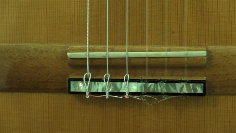 Dettaglio del ponte con intarsi in madreperla